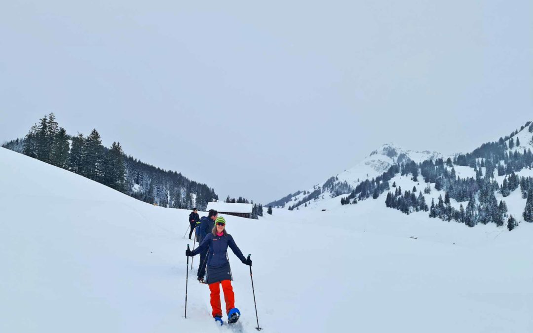 Romantische Anfänger-Schneeschuhtour zum Gräppelensee